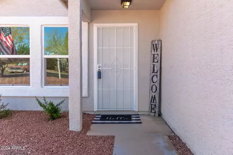 595 E Peppertree Ave, Apache Junction, AZ 85119 photo 3