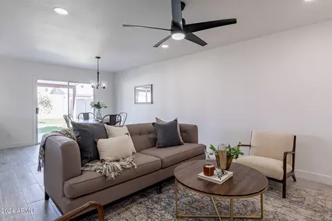 Living - 3946 W Willow Ave, Phoenix, AZ 85029 photo 6 of 9