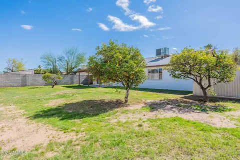 Exterior - 3946 W Willow Ave, Phoenix, AZ 85029 photo 11 of 13
