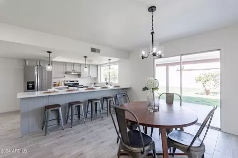 Dining - 3946 W Willow Ave, Phoenix, AZ 85029 photo 4 of 5
