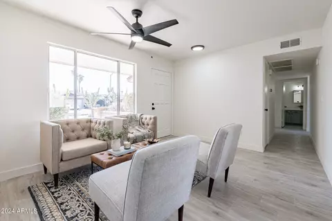 Dining - 3946 W Willow Ave, Phoenix, AZ 85029 photo 1 of 5