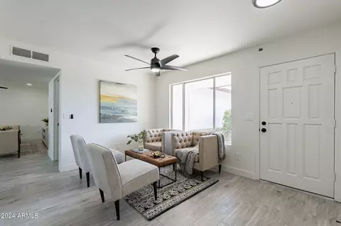Living - 3946 W Willow Ave, Phoenix, AZ 85029 photo 8 of 9