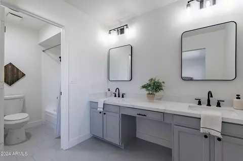 Bath - 3946 W Willow Ave, Phoenix, AZ 85029 photo 3 of 4