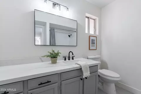 Bath - 3946 W Willow Ave, Phoenix, AZ 85029 photo 1 of 4