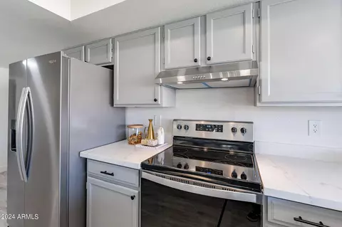 Kitchen - 3946 W Willow Ave, Phoenix, AZ 85029 photo 3 of 8