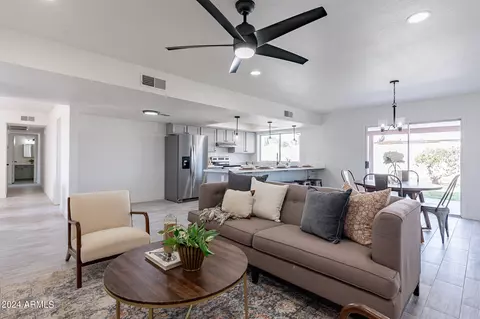 Living - 3946 W Willow Ave, Phoenix, AZ 85029 photo 7 of 9
