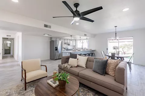 Living - 3946 W Willow Ave, Phoenix, AZ 85029 photo 4 of 9