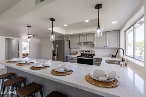 Kitchen - 3946 W Willow Ave, Phoenix, AZ 85029 photo 6 of 8