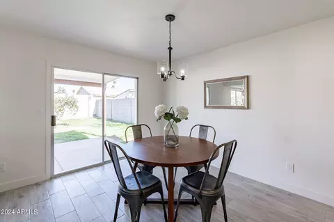 Dining - 3946 W Willow Ave, Phoenix, AZ 85029 photo 2 of 5