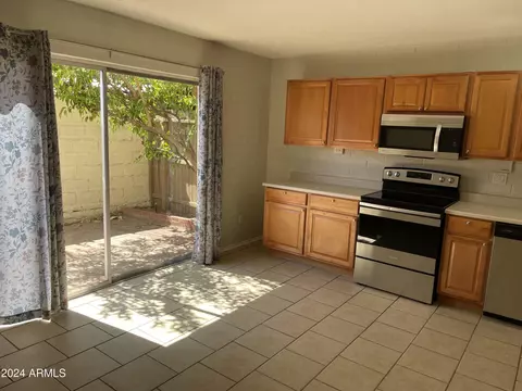 Kitchen - 3637 E Monterosa St #4, Phoenix, AZ 85018 photo 4 of 4