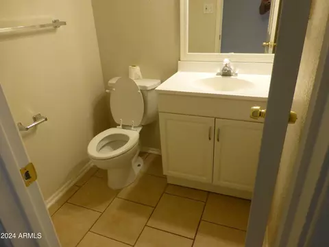 Bath - 3637 E Monterosa St #4, Phoenix, AZ 85018 photo 1 of 4