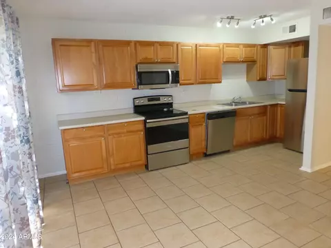 Kitchen - 3637 E Monterosa St #4, Phoenix, AZ 85018 photo 3 of 4