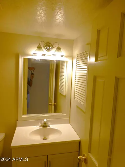 Bath - 3637 E Monterosa St #4, Phoenix, AZ 85018 photo 2 of 4