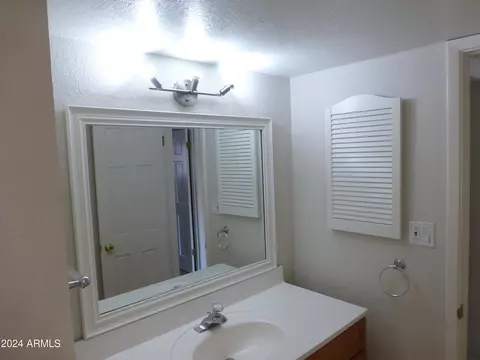 Bath - 3637 E Monterosa St #4, Phoenix, AZ 85018 photo 4 of 4