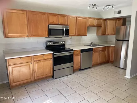 Kitchen - 3637 E Monterosa St #4, Phoenix, AZ 85018 photo 1 of 4