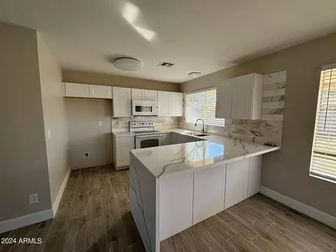10919 W Heatherbrae Dr, Phoenix, AZ 85037