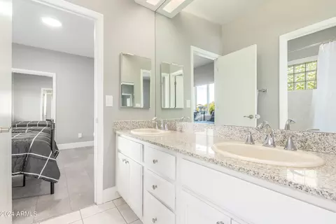 Bath - 2245 E Vogel Ave, Phoenix, AZ 85028 photo 5 of 6
