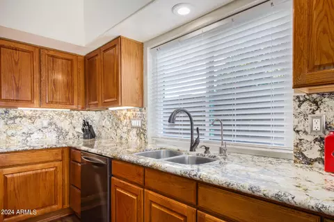 Kitchen - 2255 E Beachcomber Dr, Gilbert, AZ 85234 photo 3 of 4