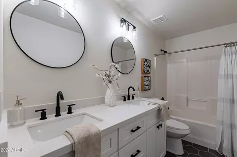 Bath - 1602 E Campbell Ave, Gilbert, AZ 85234 photo 3 of 3