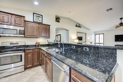 3465 E Crescent Way, Gilbert, AZ 85298 photo 4