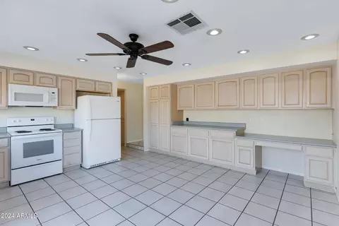 Kitchen - 5126 E Tano St, Phoenix, AZ 85044 photo 3 of 4