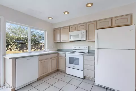 Kitchen - 5126 E Tano St, Phoenix, AZ 85044 photo 2 of 4