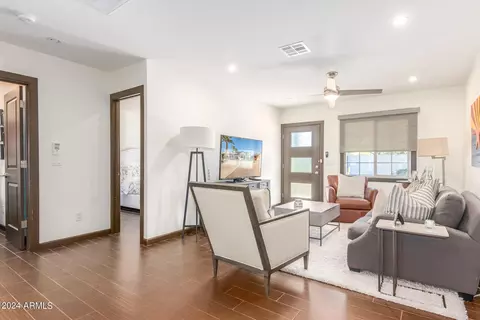 1014 E Mitchell Dr, Phoenix, AZ 85014 photo 9