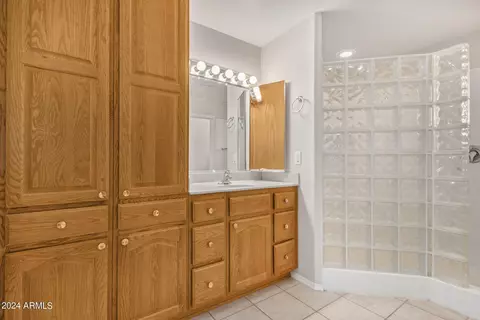 Bath - 11538 E Navarro Ave, Mesa, AZ 85209 photo 2 of 5