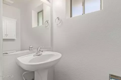 Bath - 11538 E Navarro Ave, Mesa, AZ 85209 photo 5 of 5
