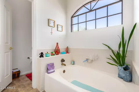 Bath - 4439 E Tanglewood Dr, Phoenix, AZ 85048 photo 2 of 3