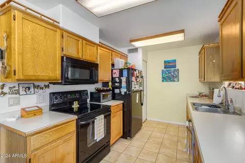 Kitchen - 4439 E Tanglewood Dr, Phoenix, AZ 85048 photo 2 of 4