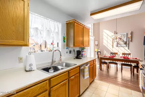 Kitchen - 4439 E Tanglewood Dr, Phoenix, AZ 85048 photo 3 of 4