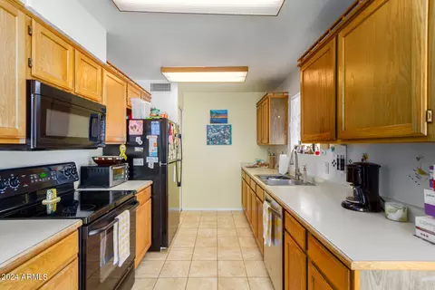 Kitchen - 4439 E Tanglewood Dr, Phoenix, AZ 85048 photo 1 of 4