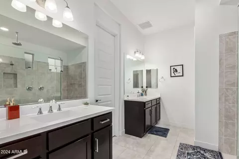 3425 E Crest Ln, Phoenix, AZ 85050 photo 15