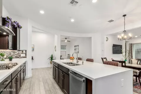 3425 E Crest Ln, Phoenix, AZ 85050 photo 7
