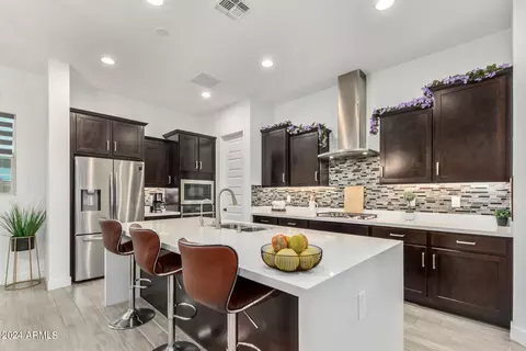3425 E Crest Ln, Phoenix, AZ 85050 photo 2