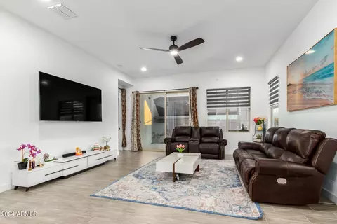 3425 E Crest Ln, Phoenix, AZ 85050 photo 12