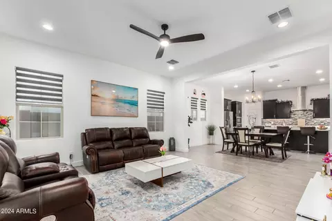 3425 E Crest Ln, Phoenix, AZ 85050 photo 11