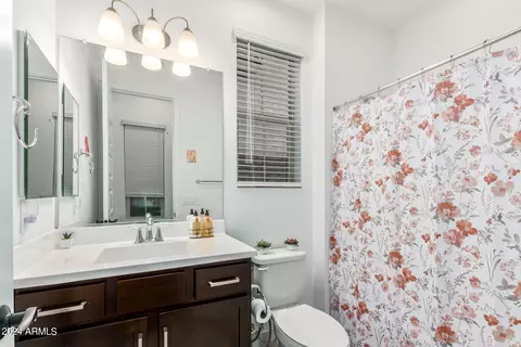 3425 E Crest Ln, Phoenix, AZ 85050 photo 19