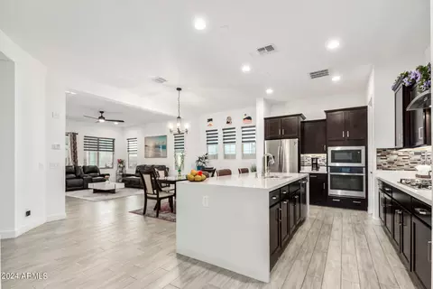 3425 E Crest Ln, Phoenix, AZ 85050 photo 3