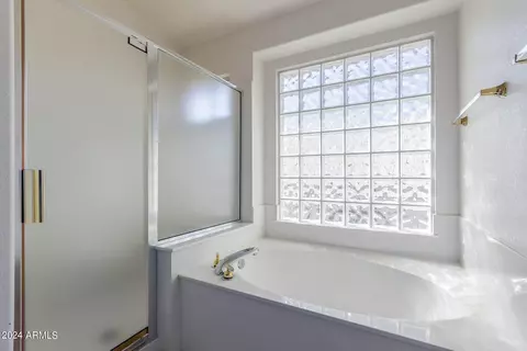 Bath - 246 S Cobblestone Dr, Gilbert, AZ 85296 photo 2 of 4
