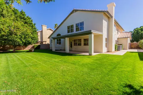 Exterior - 246 S Cobblestone Dr, Gilbert, AZ 85296 photo 4 of 7