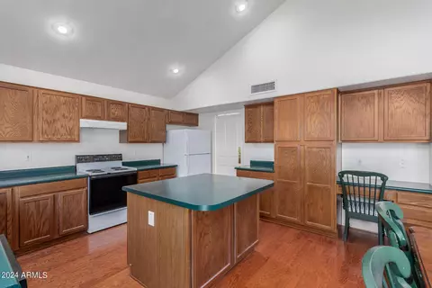 Kitchen - 246 S Cobblestone Dr, Gilbert, AZ 85296 photo 2 of 3