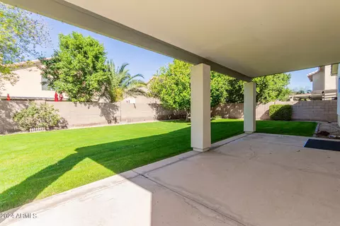 Exterior - 246 S Cobblestone Dr, Gilbert, AZ 85296 photo 5 of 7