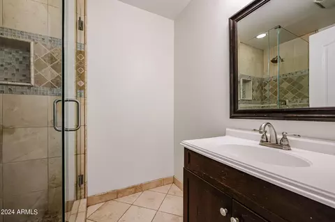 Bath - 2902 E Sylvia St, Phoenix, AZ 85032 photo 5 of 7