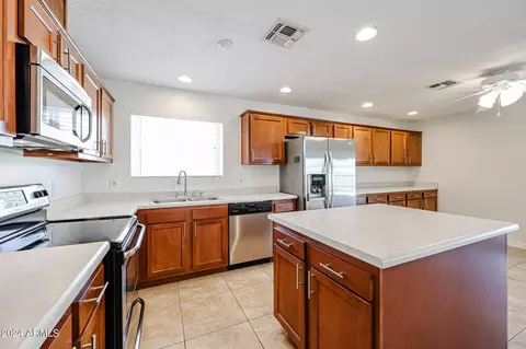 Kitchen - 2902 E Sylvia St, Phoenix, AZ 85032 photo 3 of 6
