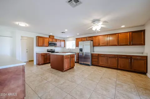 Kitchen - 2902 E Sylvia St, Phoenix, AZ 85032 photo 4 of 6