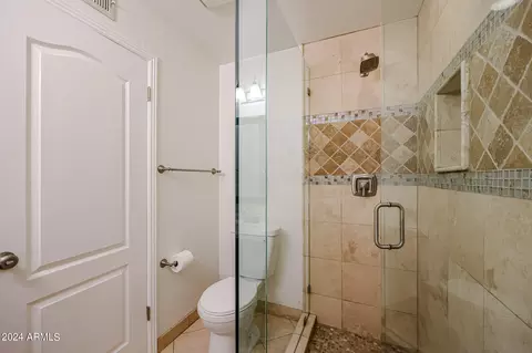 Bath - 2902 E Sylvia St, Phoenix, AZ 85032 photo 7 of 7