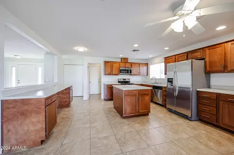 Kitchen - 2902 E Sylvia St, Phoenix, AZ 85032 photo 5 of 6