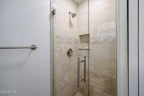Bath - 2902 E Sylvia St, Phoenix, AZ 85032 photo 4 of 7